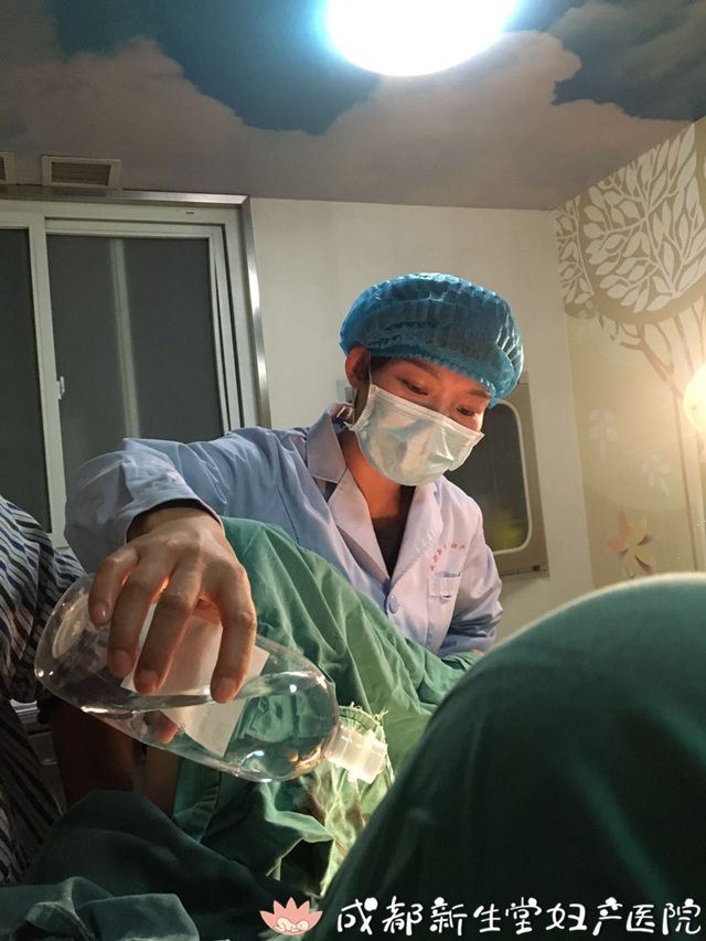 成都专业的妇产医院,新生堂妇产医院,成都顺产医院,瘢痕子宫,母乳喂养