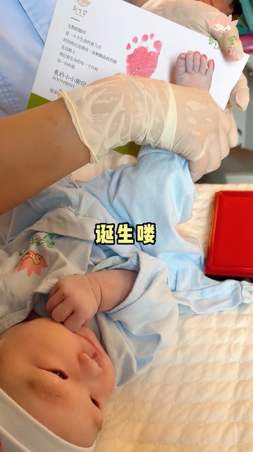 【视频】定格小宝贝人生的第一枚印记-成都新生堂妇女儿童医院,成都妇产医院,成都高水平的妇产医院,成都专业的妇产医院,新生堂妇产医院,成都顺产医院,瘢痕子宫,母乳喂养,侧切