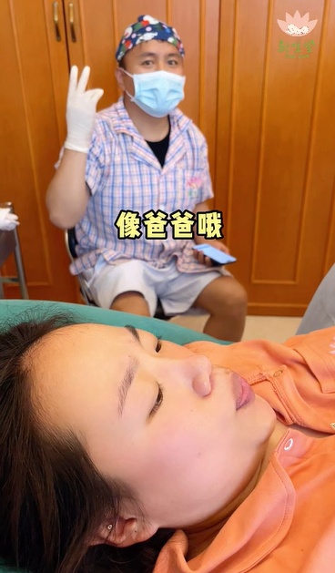 【视频】妈妈生了一个超像爸爸的可爱宝宝呀-成都新生堂妇女儿童医院,成都妇产医院,成都高水平的妇产医院,成都专业的妇产医院,新生堂妇产医院,成都顺产医院,瘢痕子宫,母乳喂养,侧切