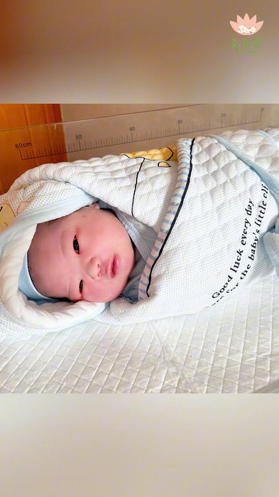 【视频】小宝贝这可爱劲儿，仿佛把人心都萌化了-成都新生堂妇女儿童医院,成都妇产医院,成都高水平的妇产医院,成都专业的妇产医院,新生堂妇产医院,成都顺产医院,瘢痕子宫,母乳喂养,侧切