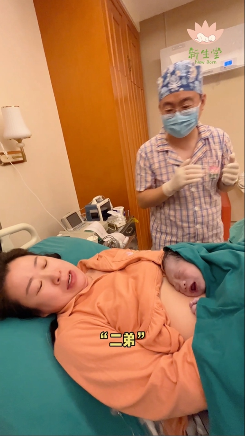 【视频】小宝乖乖窝在妈妈怀里，画面温柔又治愈，妈妈和宝贝都超棒-成都新生堂妇女儿童医院,成都妇产医院,成都高水平的妇产医院,成都专业的妇产医院,新生堂妇产医院,成都顺产医院,瘢痕子宫,母乳喂养,侧切