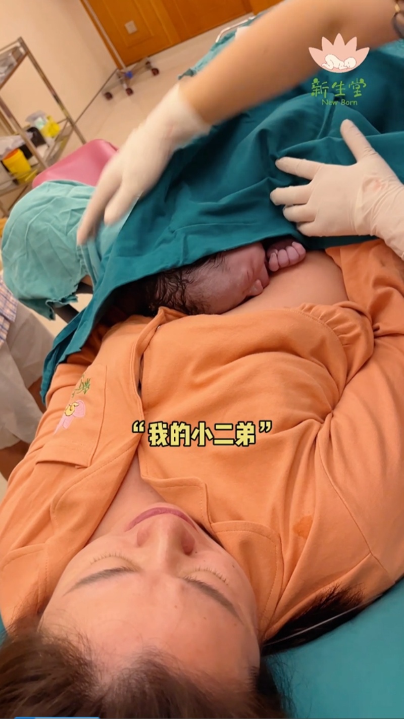 【视频】喜提小二弟一枚～妈妈藏不住的开心都要溢出屏幕啦-成都新生堂妇女儿童医院,成都妇产医院,成都高水平的妇产医院,成都专业的妇产医院,新生堂妇产医院,成都顺产医院,瘢痕子宫,母乳喂养,侧切