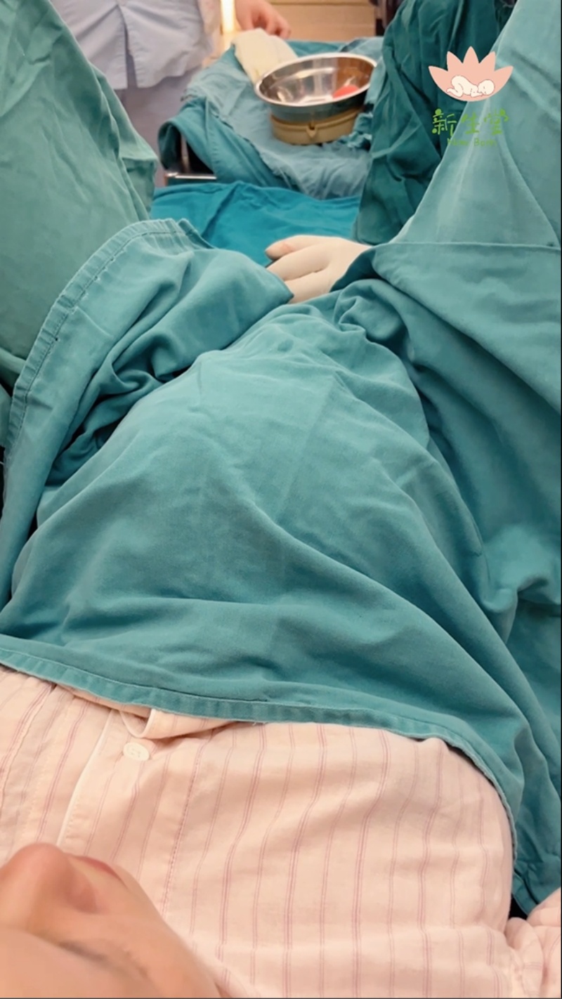 【视频】导乐轻声引导妈妈呼吸，嘴巴吹鼻子吸像吹蜡烛一样，慢慢发力，宝宝小脑袋已经露出来啦~-成都新生堂妇女儿童医院,成都妇产医院,成都高水平的妇产医院,成都专业的妇产医院,新生堂妇产医院,成都顺产医院,瘢痕子宫,母乳喂养,侧切